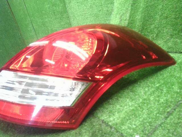 【中古】スイフト CBA-ZC32S 右テールランプ 35650-72L01 自社品番250291 ZVR