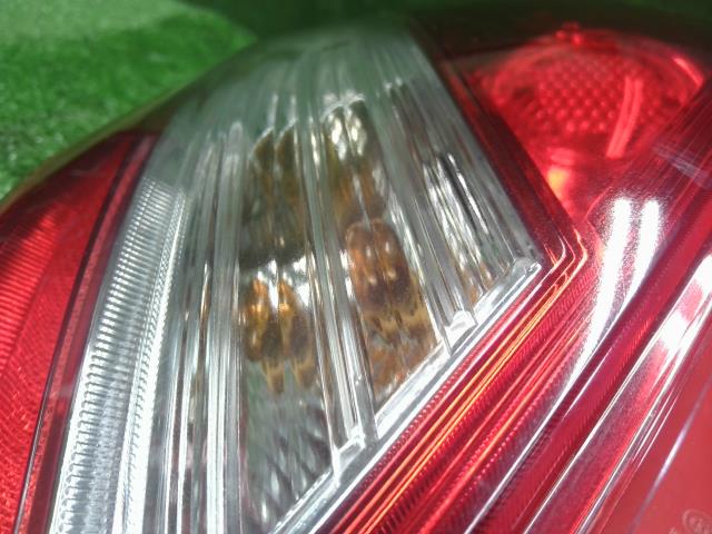 【中古】スイフト CBA-ZC32S 左テールランプ 35670-72L01 自社品番250291 ZVR