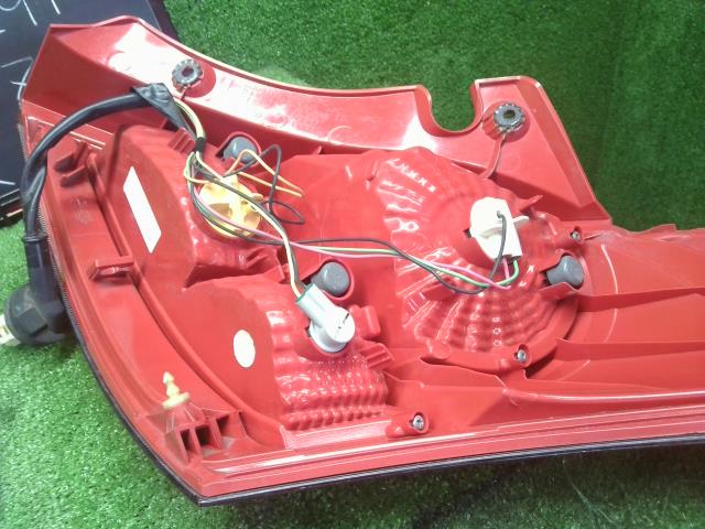 【中古】スイフト CBA-ZC32S 左テールランプ 35670-72L01 自社品番250291 ZVR