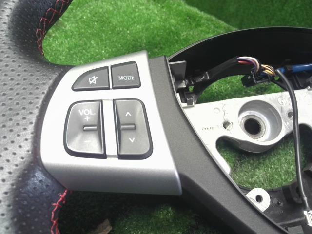 【中古】スイフト CBA-ZC32S ステアリングホイール ハンドル 48110-72LC0-JZR 自社品番250291 ZVR