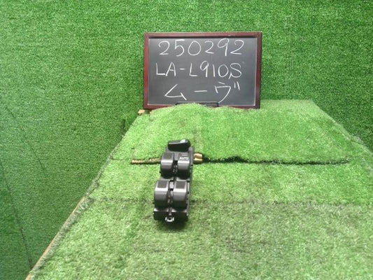 【中古】ムーヴ LA-L910S パワーウインドウ PWスイッチ 84820-97201-030 自社品番250292 W09