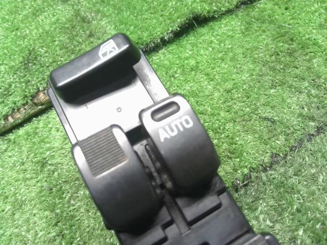 【中古】ムーヴ LA-L910S パワーウインドウ PWスイッチ 84820-97201-030 自社品番250292 W09