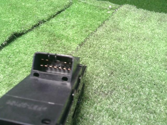 【中古】ムーヴ LA-L910S パワーウインドウ PWスイッチ 84820-97201-030 自社品番250292 W09