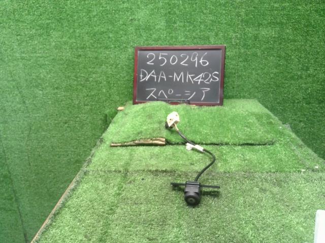 【中古】スペーシア DAA-MK42S フロントグリル用 カメラ 39970-65R30 自社品番250296 A6R