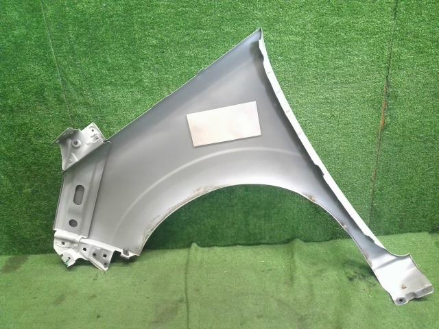 【中古】セレナ DAA-GNC27 右フロントフェンダー F3100-5TAMA 自社品番250297 QM1