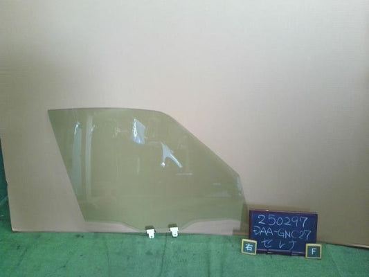 【中古】セレナ DAA-GNC27 右フロントドアガラス 80300-5TA0A 自社品番250297 QM1