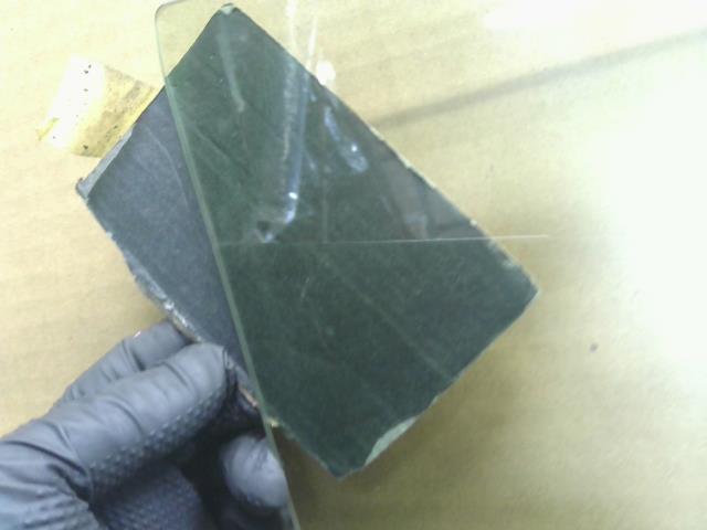 【中古】セレナ DAA-GNC27 右フロントドアガラス 80300-5TA0A 自社品番250297 QM1