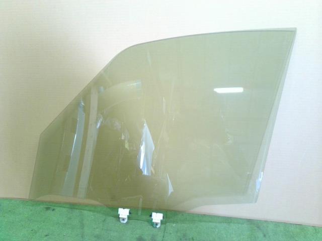 【中古】セレナ DAA-GNC27 右フロントドアガラス 80300-5TA0A 自社品番250297 QM1