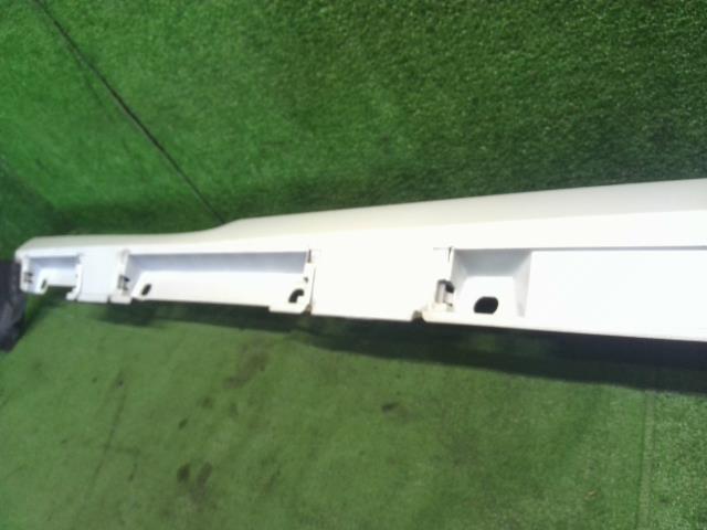 【中古】レクサス GS DBA-GRL11 右サイドステップ スポイラー 75851-30907-A2 自社品番250299 085