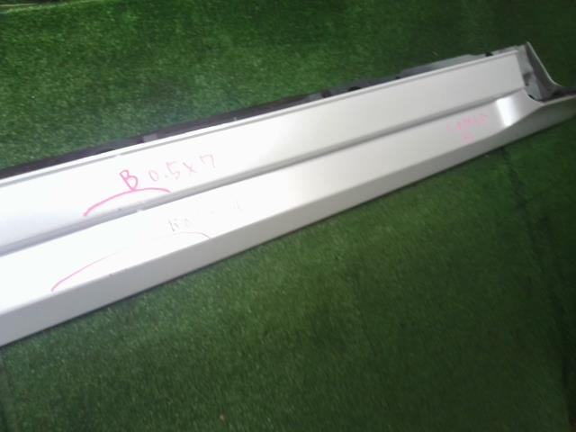 【中古】レクサス GS DBA-GRL11 右サイドステップ スポイラー 75851-30907-A2 自社品番250299 085