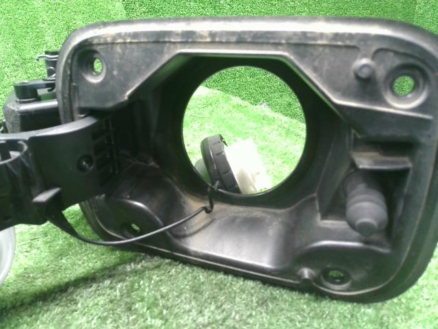 【中古】レクサス GS DBA-GRL11 フューエルリッド 給油口パネル 77350-30420 自社品番250299 085