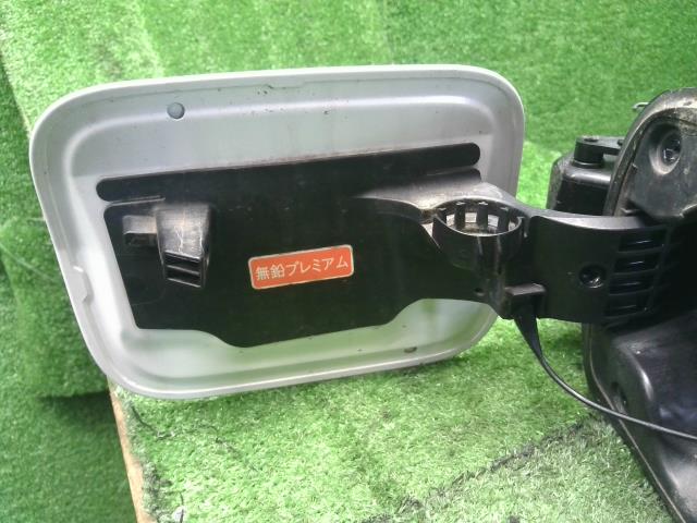 【中古】レクサス GS DBA-GRL11 フューエルリッド 給油口パネル 77350-30420 自社品番250299 085