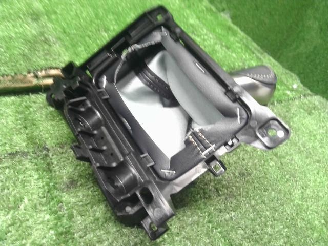 【中古】レクサス GS DBA-GRL11 シフトレバー ブーツ 33504-30560-C1,58808-30240-C0 自社品番250299 085