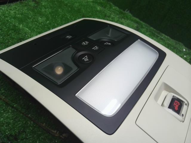 【中古】レクサス GS DBA-GRL11 ルームランプ 前側 81206-30200-A0 自社品番250299 085
