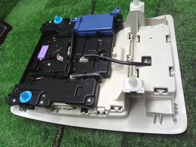 【中古】レクサス GS DBA-GRL11 ルームランプ 前側 81206-30200-A0 自社品番250299 085