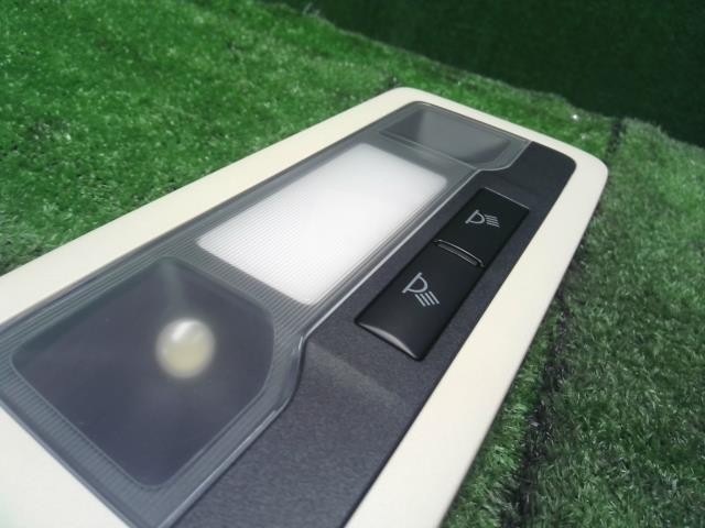 【中古】レクサス GS DBA-GRL11 ルームランプ 後側 81360-30090-A0 自社品番250299 085