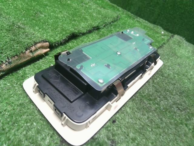 【中古】レクサス GS DBA-GRL11 ルームランプ 後側 81360-30090-A0 自社品番250299 085