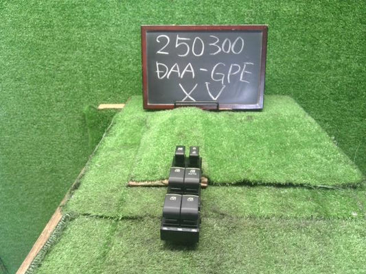 【中古】ＸＶ DAA-GPE パワーウインドウ PWスイッチ 83071FJ090 自社品番250300 G2U