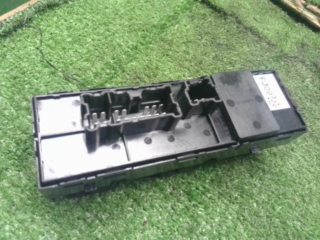 【中古】ＸＶ DAA-GPE パワーウインドウ PWスイッチ 83071FJ090 自社品番250300 G2U