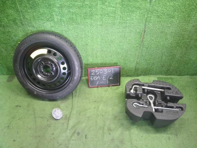 【中古】ノート DBA-E12 スペアタイヤ 工具セット  自社品番250301