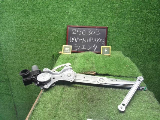 【中古】シエンタ DAA-NHP170G 右フロントドアレギュレーターモーター 69801-52140 自社品番250303 5B6