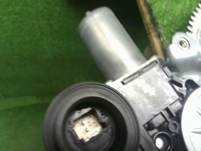 【中古】シエンタ DAA-NHP170G 右フロントドアレギュレーターモーター 69801-52140 自社品番250303 5B6