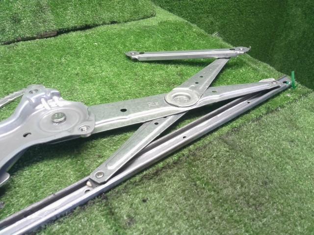 【中古】シエンタ DAA-NHP170G 右フロントドアレギュレーターモーター 69801-52140 自社品番250303 5B6