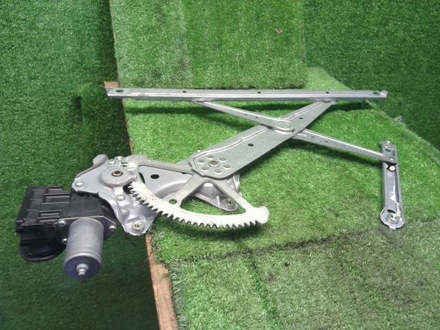 【中古】シエンタ DAA-NHP170G 右フロントドアレギュレーターモーター 69801-52140 自社品番250303 5B6