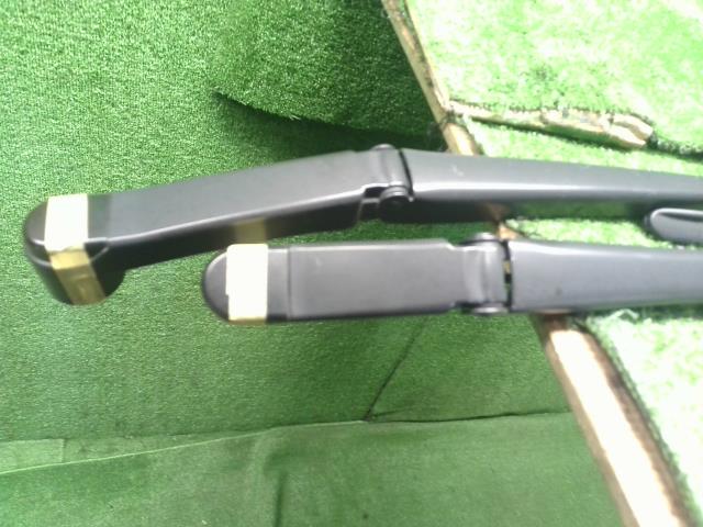 【中古】シエンタ DAA-NHP170G フロントワイパーアーム 85211-52570,85221-52500 自社品番250303 5B6