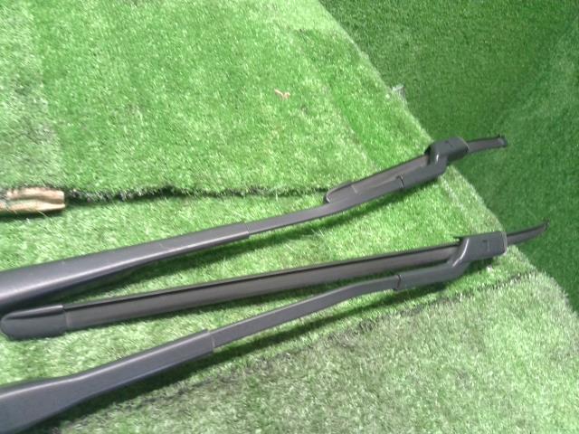 【中古】シエンタ DAA-NHP170G フロントワイパーアーム 85211-52570,85221-52500 自社品番250303 5B6