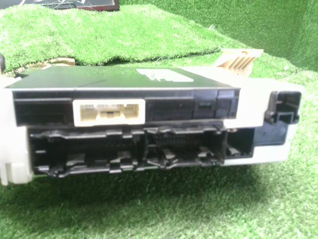 【中古】シエンタ DAA-NHP170G ヒューズボックス  自社品番250303 5B6