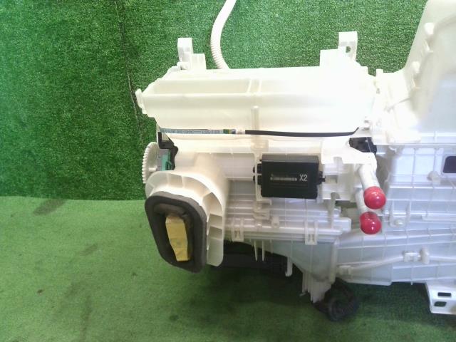 【中古】シエンタ DAA-NHP170G カーヒーター ブロアケース 87130-52190 自社品番250303 5B6