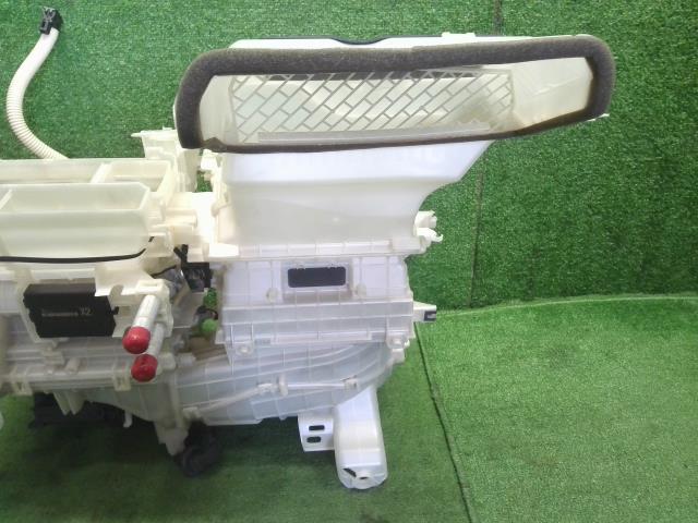 【中古】シエンタ DAA-NHP170G カーヒーター ブロアケース 87130-52190 自社品番250303 5B6