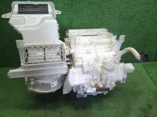 【中古】シエンタ DAA-NHP170G カーヒーター ブロアケース 87130-52190 自社品番250303 5B6