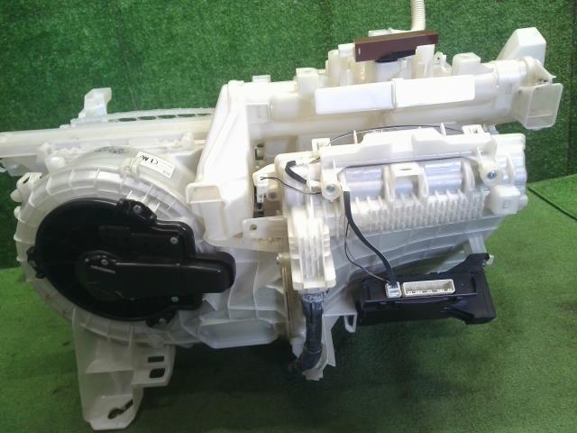 【中古】シエンタ DAA-NHP170G カーヒーター ブロアケース 87130-52190 自社品番250303 5B6