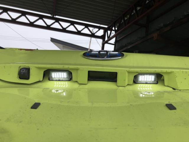 【中古】シエンタ DAA-NHP170G ナンバー灯 81270-0D120 自社品番250303 5B6