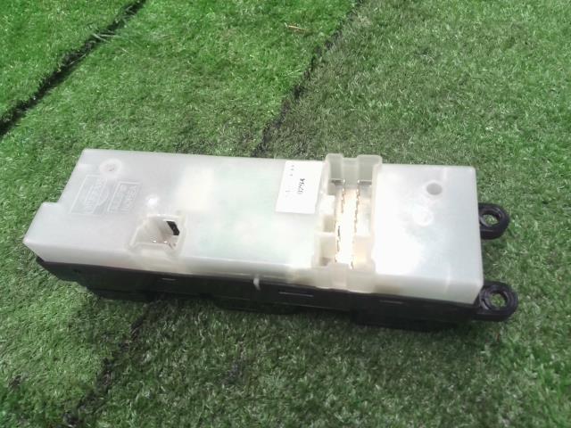 【中古】セレナ UA-TNC24 パワーウインドウ PWスイッチ 25401-CX000 自社品番250307 KY0