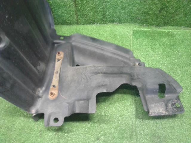 【中古】プリウス ZA-NHW20 左フロントインナーフェンダー ライナー 53876-47020 自社品番250309 1C0