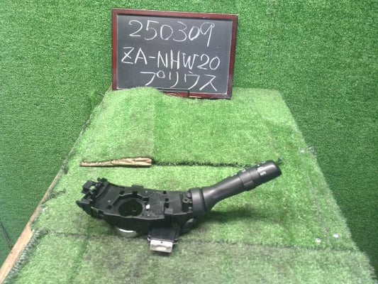 【中古】プリウス ZA-NHW20ヘッドライト スイッチ 84140-47030 自社品番250309 1C0