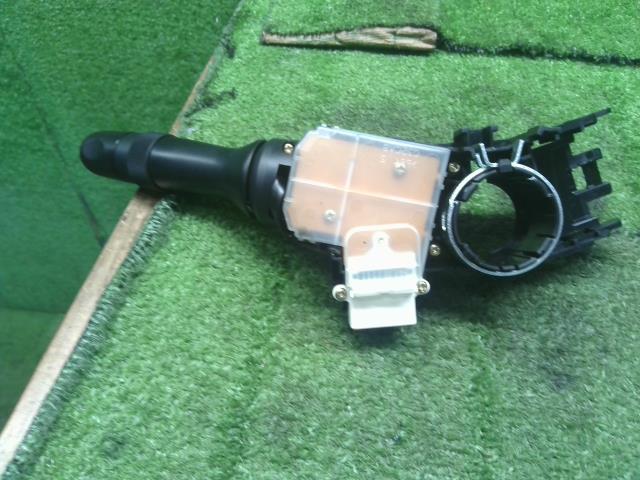 【中古】プリウス ZA-NHW20ヘッドライト スイッチ 84140-47030 自社品番250309 1C0