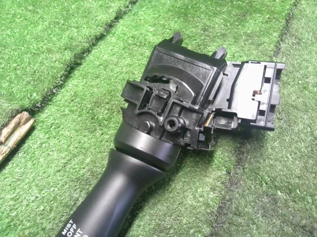 【中古】プリウス ZA-NHW20 ワイパースイッチ 84652-47020 自社品番250309 1C0