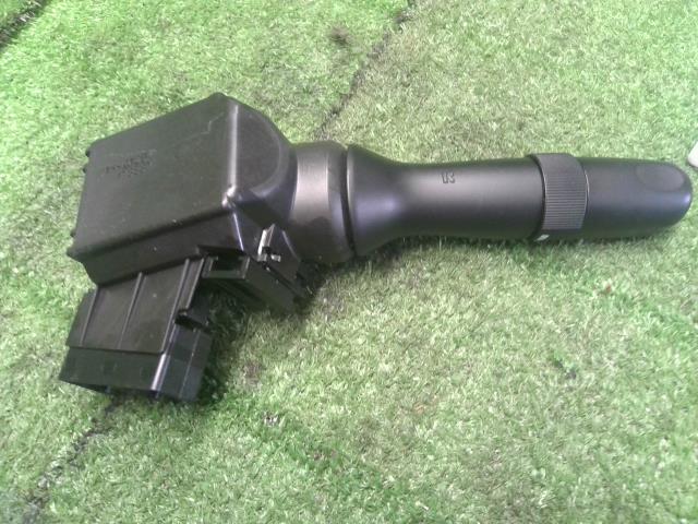 【中古】プリウス ZA-NHW20 ワイパースイッチ 84652-47020 自社品番250309 1C0