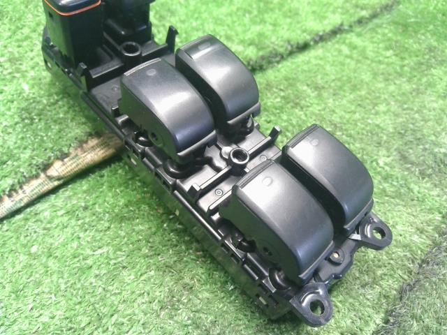【中古】プリウス ZA-NHW20 パワーウインドウ PWスイッチ 84040-47060 自社品番250309 1C0