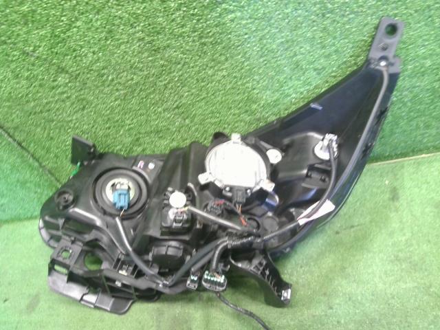 【中古】フリード DAA-GB7 右ヘッドランプ ライト 33100-TDK-J61 自社品番250311 B553P