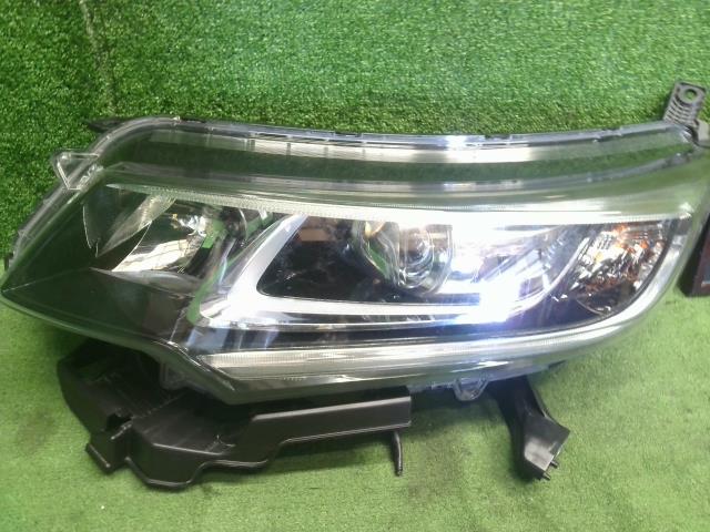 【中古】フリード DAA-GB7 左ヘッドランプ ライト 33150-TDK-J61 自社品番250311 B553P