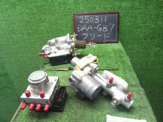 【中古】フリード DAA-GB7 ＡＢＳアクチュエーター ブレーキマスター 57110-TDL-J15 自社品番250311 B553P