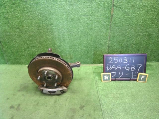 【中古】フリード DAA-GB7 右フロントナックルハブ 51211-TDK-010 自社品番250311 B553P