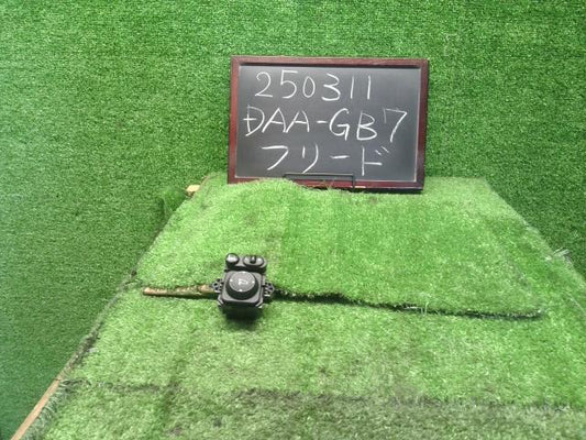 【中古】フリード DAA-GB7 ドアミラースイッチ 35190-T5A-J11 自社品番250311 B553P