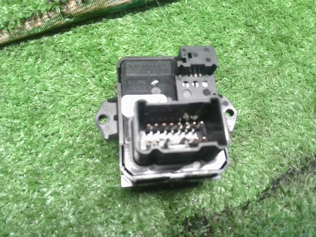 【中古】フリード DAA-GB7 ドアミラースイッチ 35190-T5A-J11 自社品番250311 B553P
