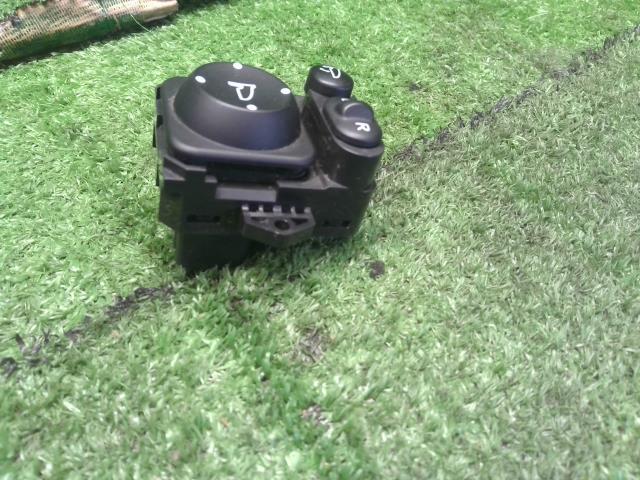 【中古】フリード DAA-GB7 ドアミラースイッチ 35190-T5A-J11 自社品番250311 B553P